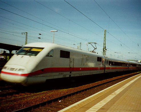 ICE-Durchfahrt am Bahnhof Gießen - (c) Sven Ackermann