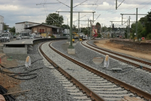 Neuer provisorischer Bahnsteig in Frankfurter Berg (Juli 2022)